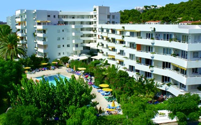 Book bargain holidays to santo tomas - Hamilton Court Apartments