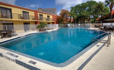 Cheap international drive deals - Clarion Inn & Suites